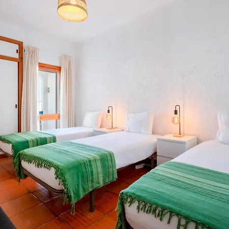 Comfy 2 Bdr W/ Balcony By Lovelystay