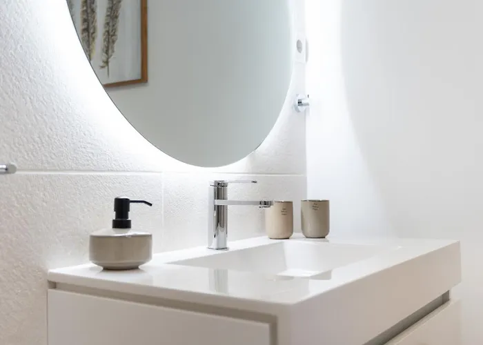 Apartmán Comfy 2 Bdr W/ Balcony By Lovelystay