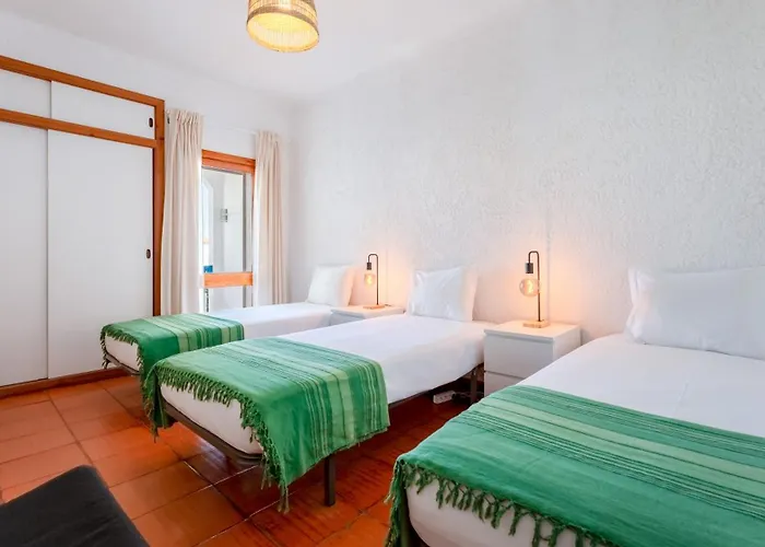 Comfy 2 Bdr W/ Balcony By Lovelystay