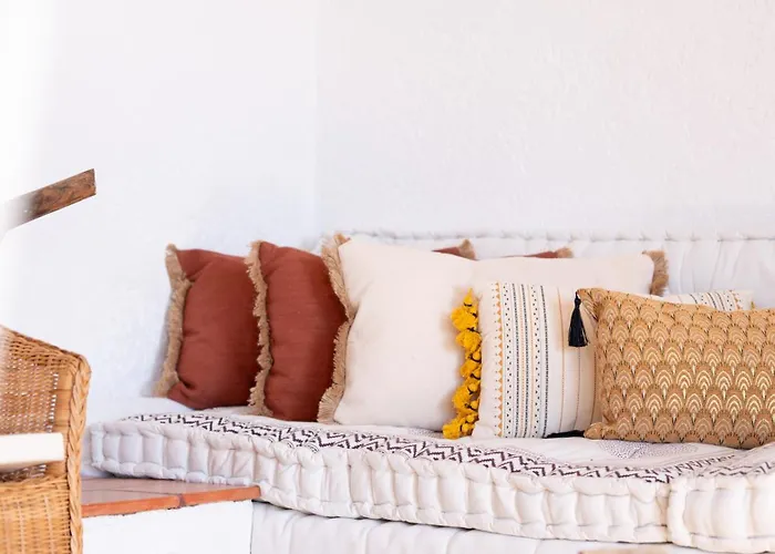 Comfy 2 Bdr W/ Balcony By Lovelystay