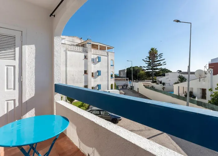 Comfy 2 Bdr W/ Balcony By Lovelystay